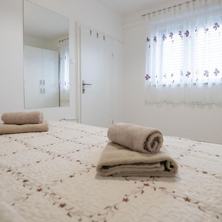Apartman Ruza Podgora Exteriör bild