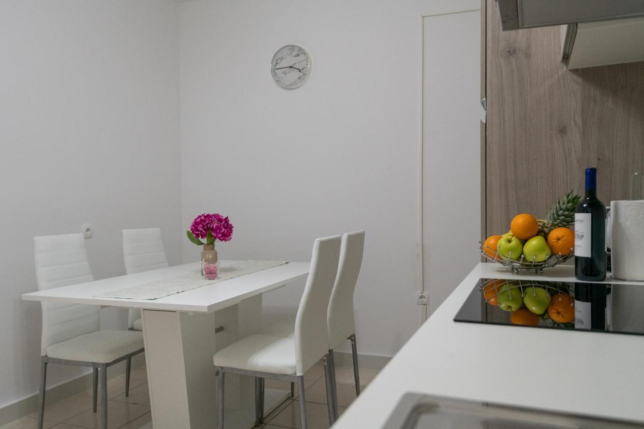 Apartman Ruza Podgora Exteriör bild
