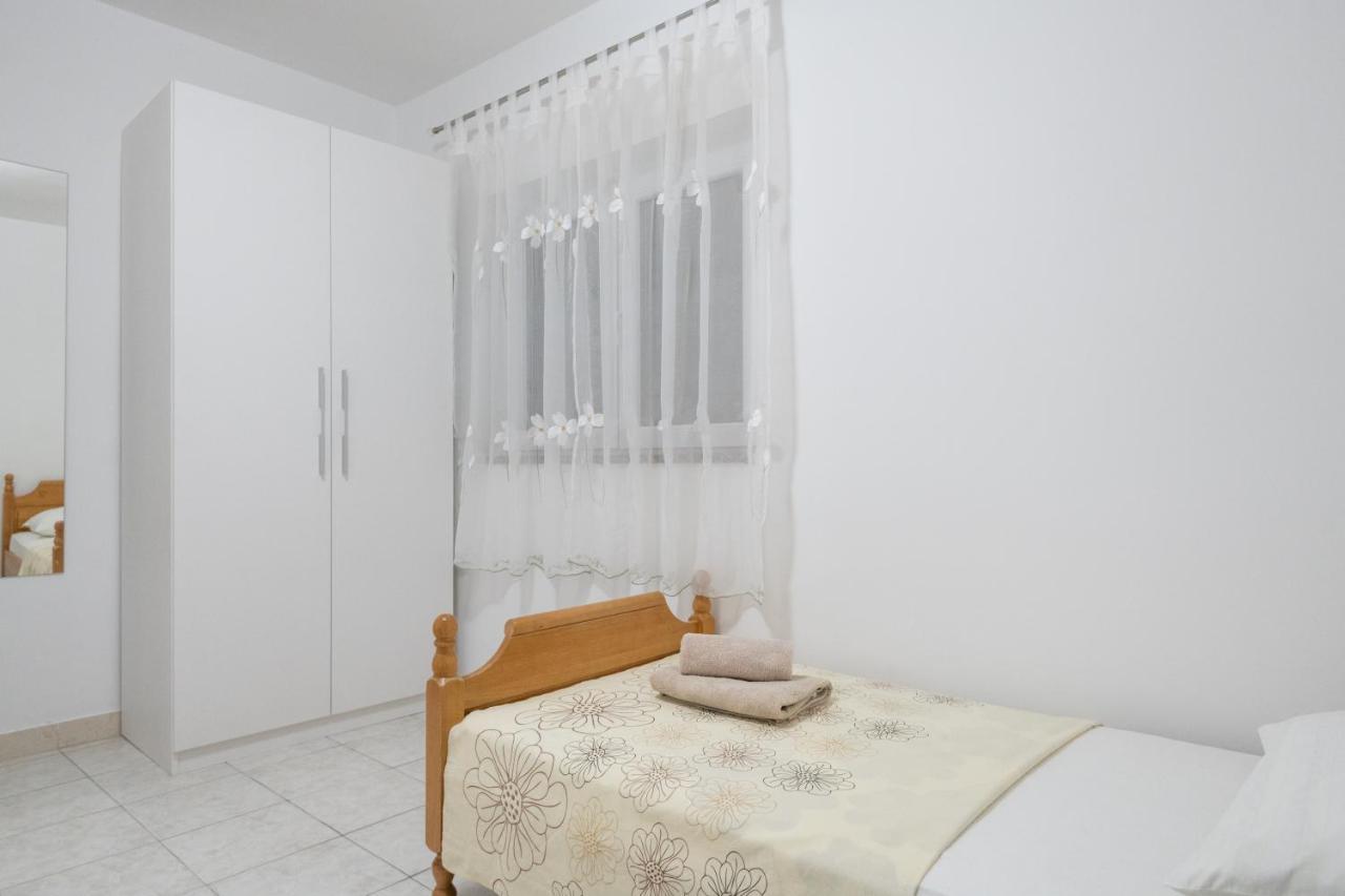 Apartman Ruza Podgora Exteriör bild