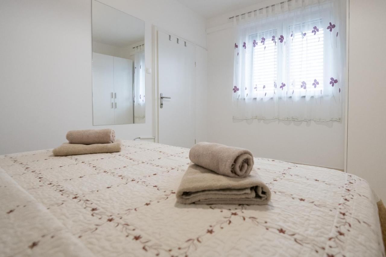 Apartman Ruza Podgora Exteriör bild