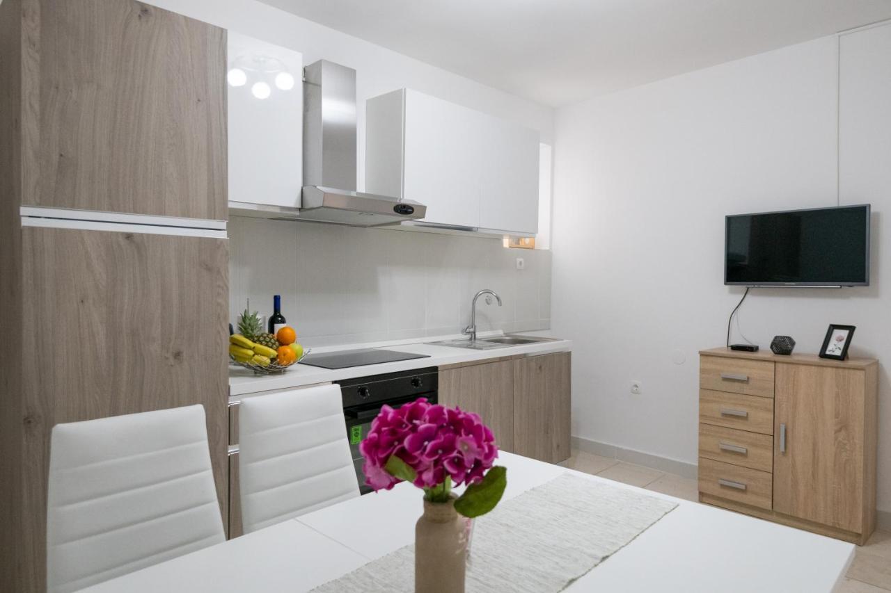 Apartman Ruza Podgora Exteriör bild