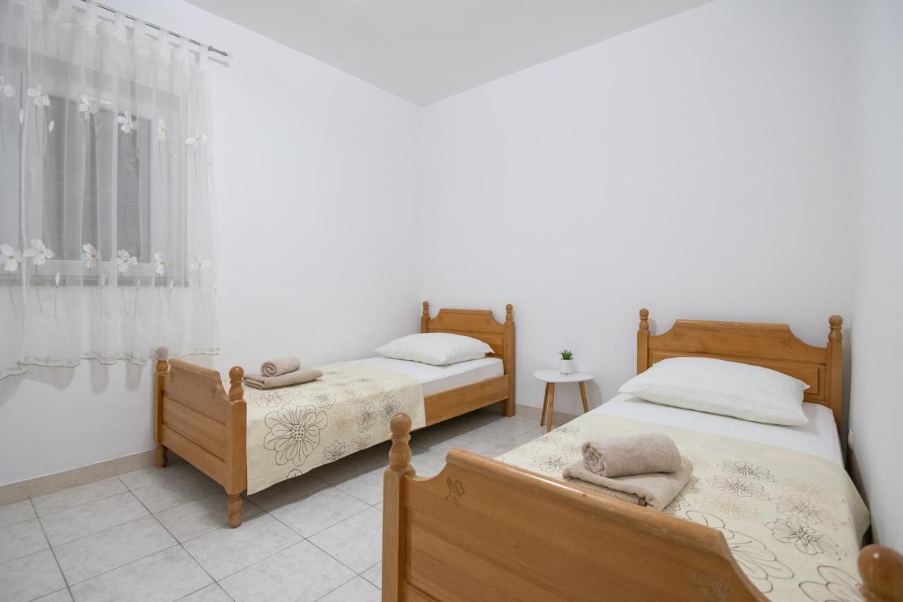 Apartman Ruza Podgora Exteriör bild